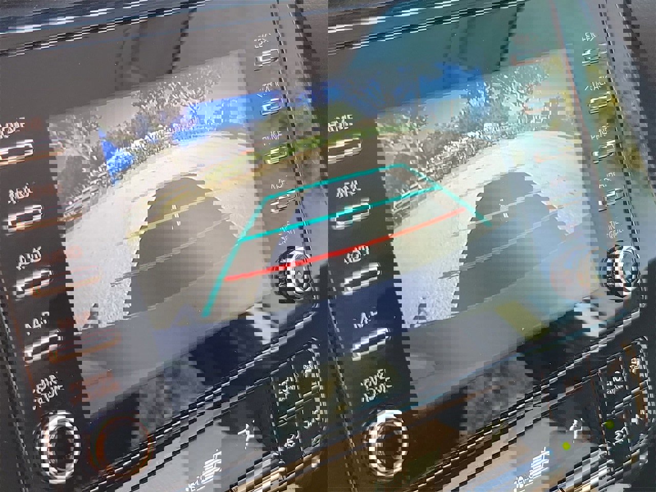 Used 2020 Toyota Prius LE w/ Carpet Mat Package image 25