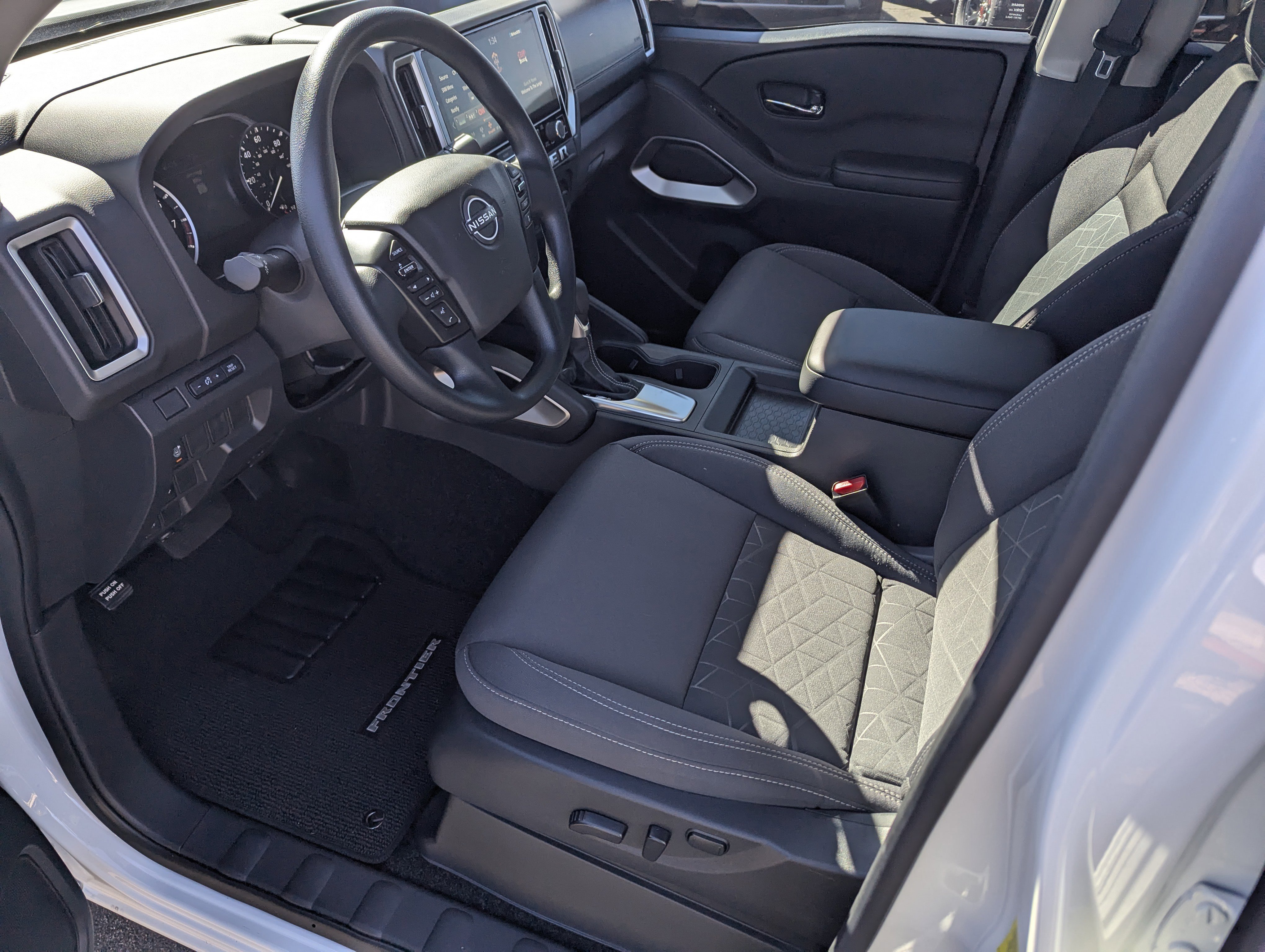 Certified 2025 Nissan Frontier SV w/ Tow Package image 10