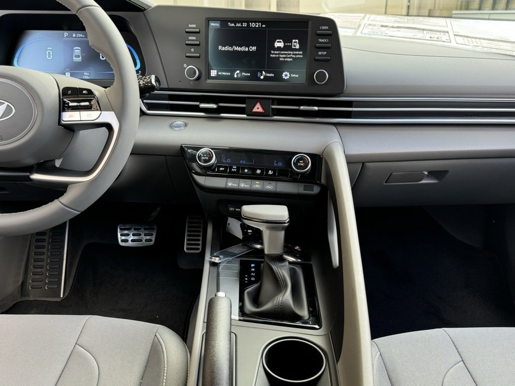 New 2025 Hyundai Elantra Sport image 4