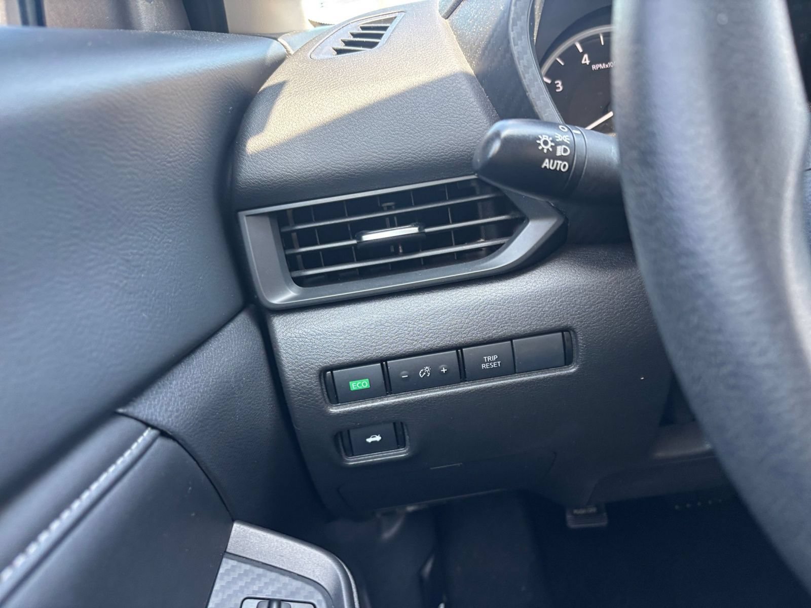 Used 2025 Nissan Sentra S FWD image 31