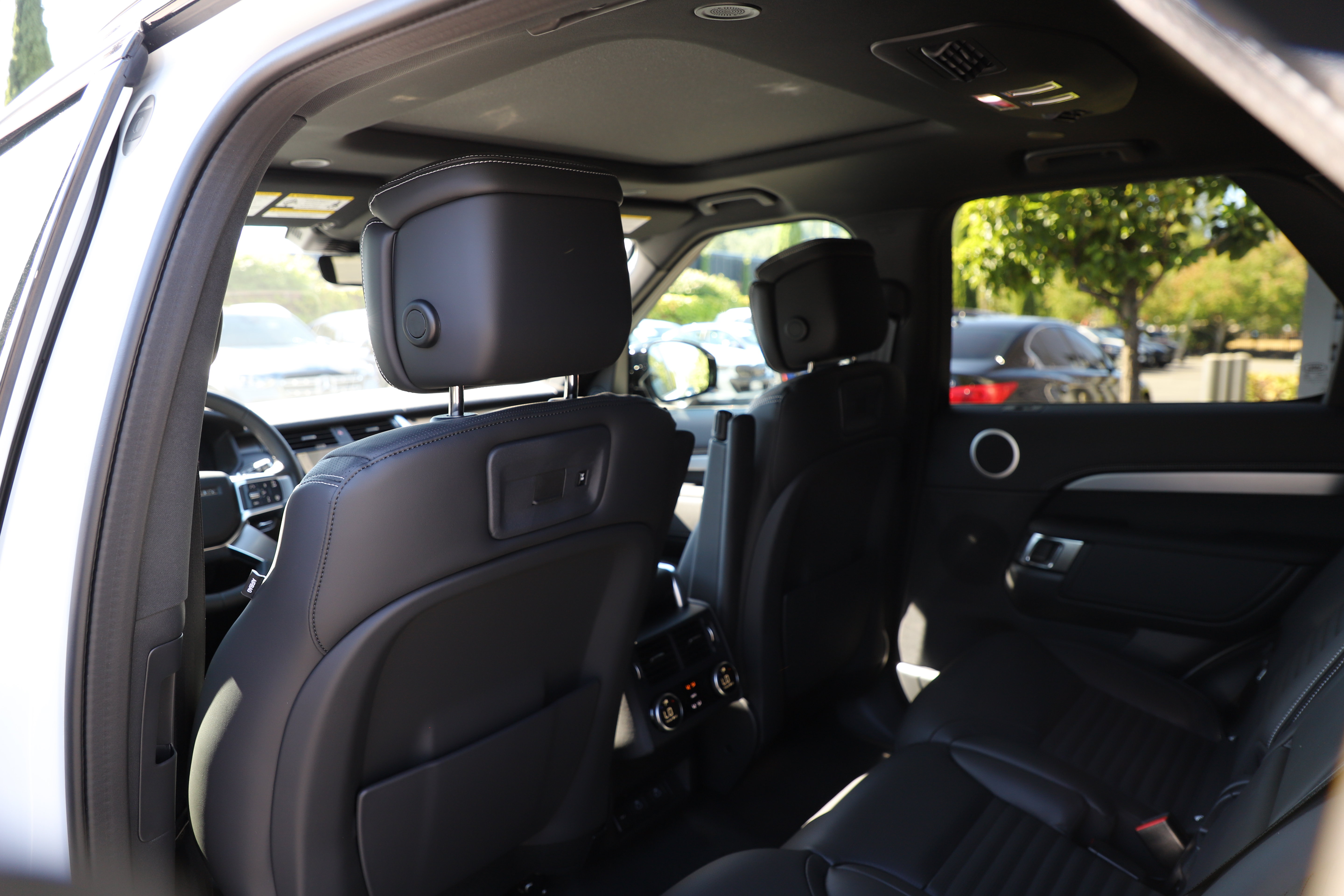 New 2026 Land Rover Discovery Limited Edition AWD/4WD image 15