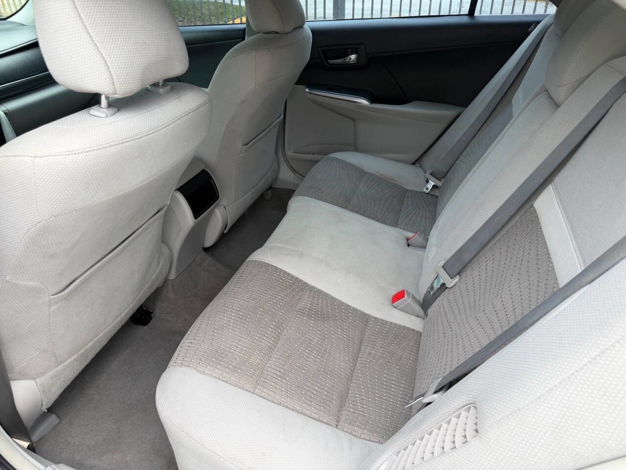Used 2013 Toyota Camry LE image 12