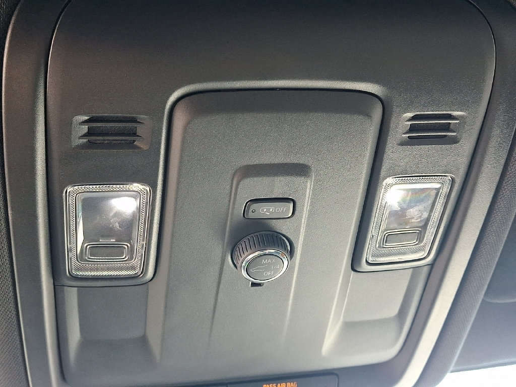 Used 2025 Chevrolet Suburban Z71 AWD/4WD image 23