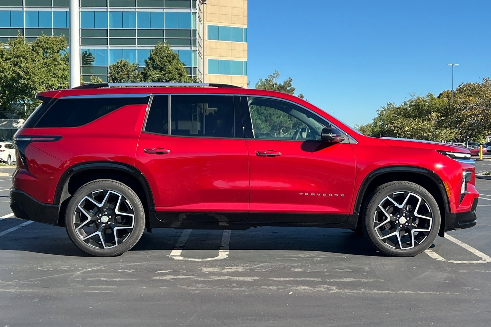 Certified 2025 Chevrolet Traverse High Country w/ LPO, Floor Liner Package image 3