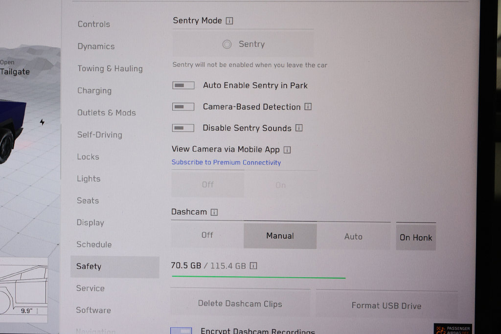 Used 2025 Tesla Cybertruck AWD Crew Cab image 31