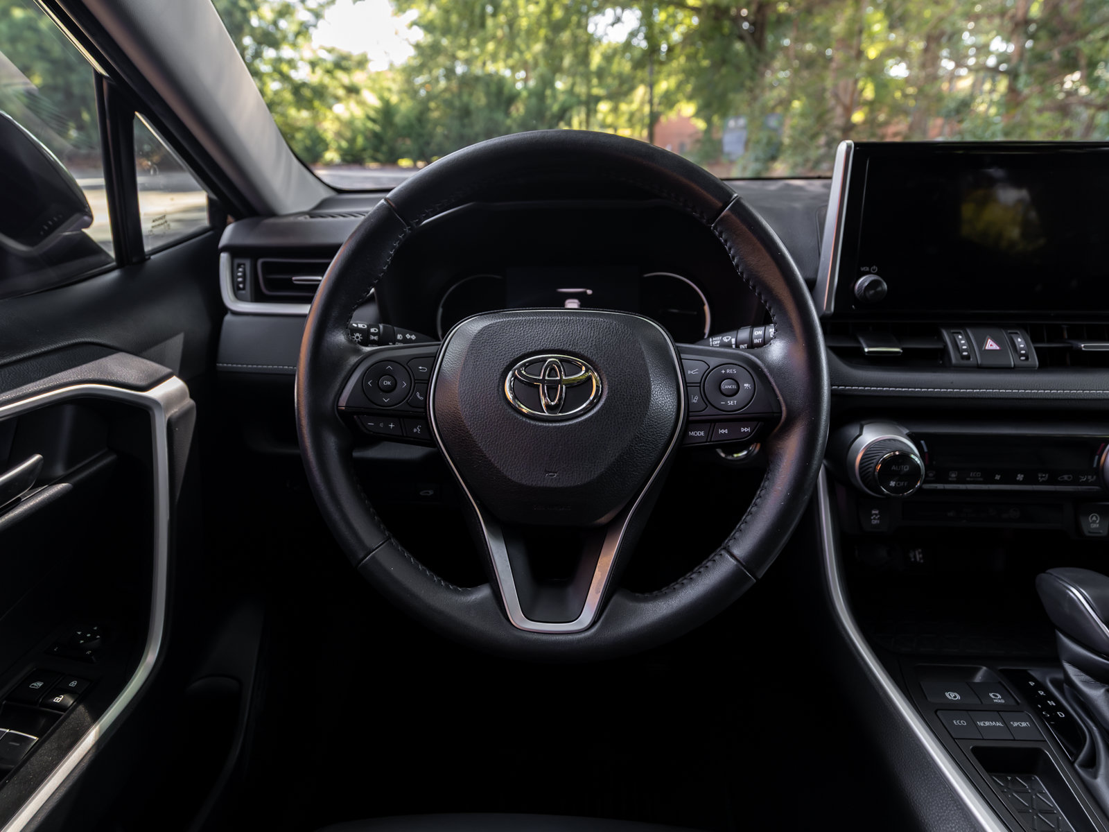 Used 2023 Toyota RAV4 XLE Premium FWD image 6