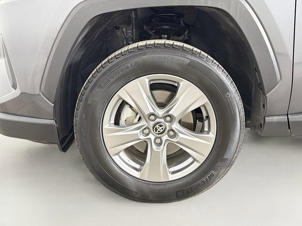 Used 2025 Toyota RAV4 LE AWD/4WD image 27