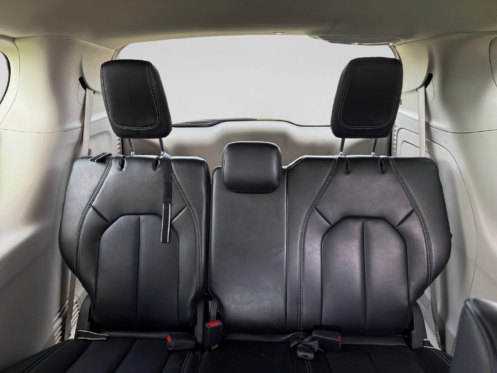 Used 2024 Chrysler Pacifica Limited FWD image 38