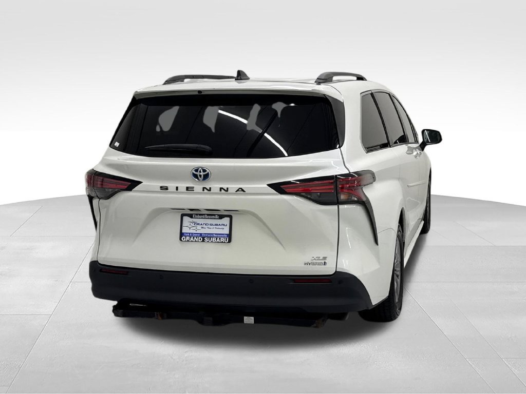 Used 2021 Toyota Sienna XLE w/ XLE Plus Package FWD image 6