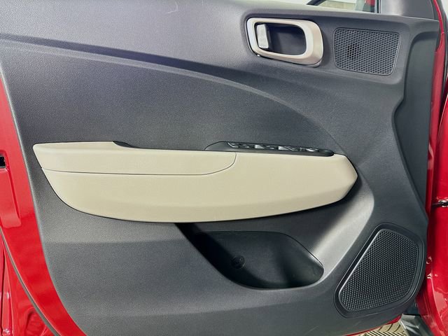 Used 2024 Hyundai Venue SEL image 13