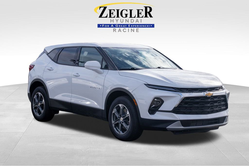 Used 2025 Chevrolet Blazer LT image 1