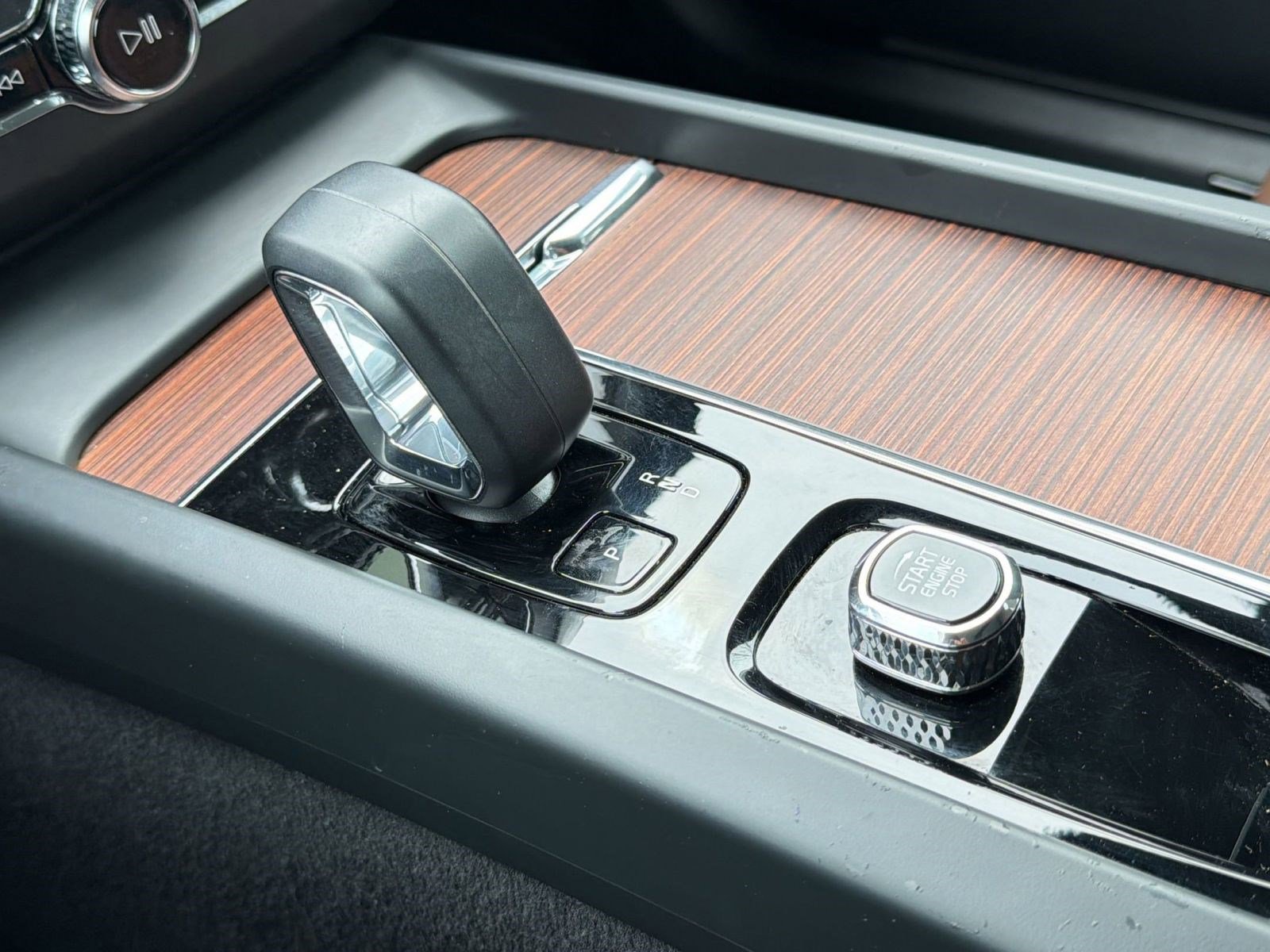 Used 2023 Volvo XC60 B5 Plus w/ Protection Package Premier image 16