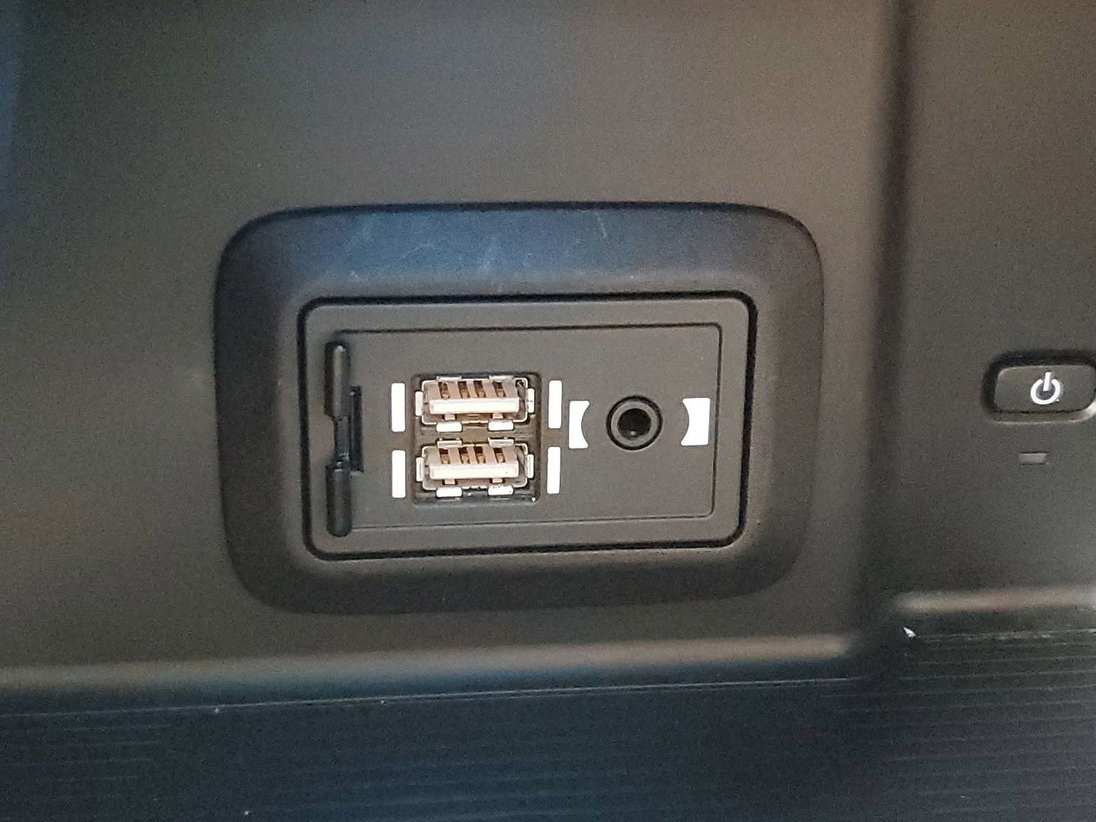 Used 2022 Toyota Venza LE image 27