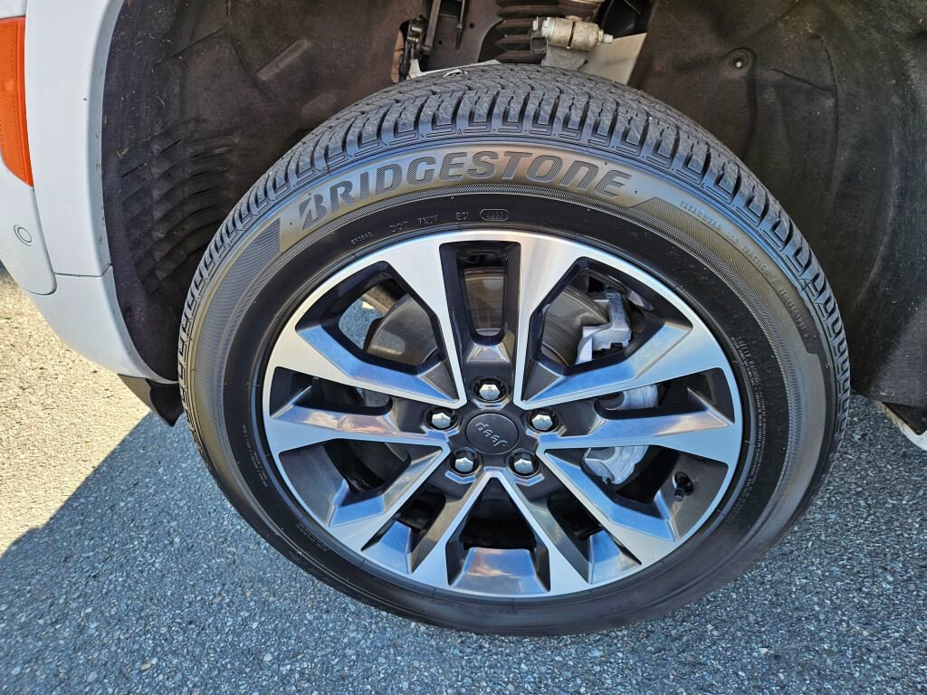 Used 2023 Jeep Grand Cherokee Overland w/ Luxury Tech Group IV image 9