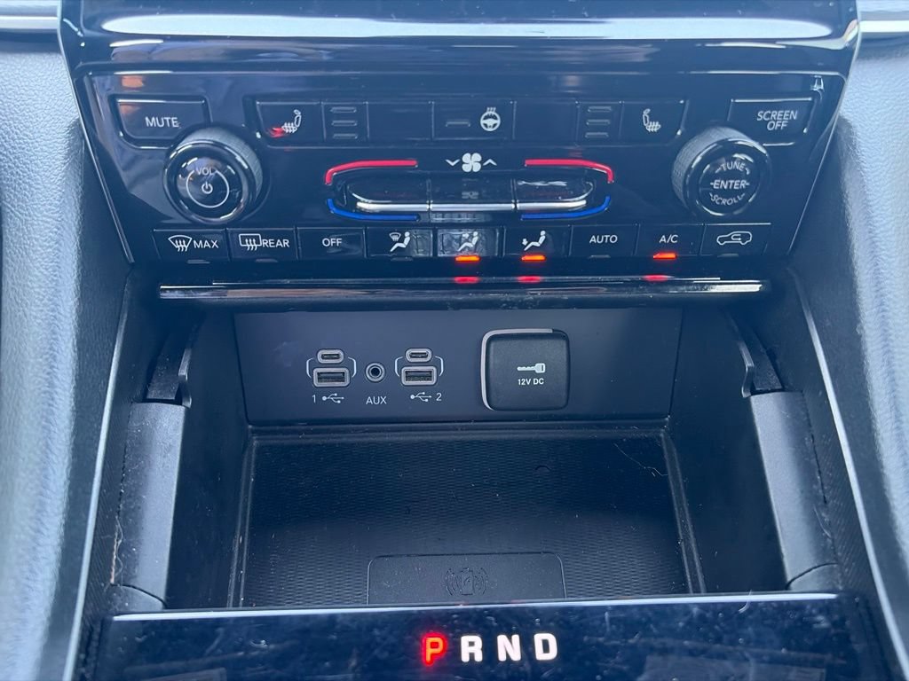Used 2024 Jeep Grand Cherokee Altitude AWD/4WD image 14