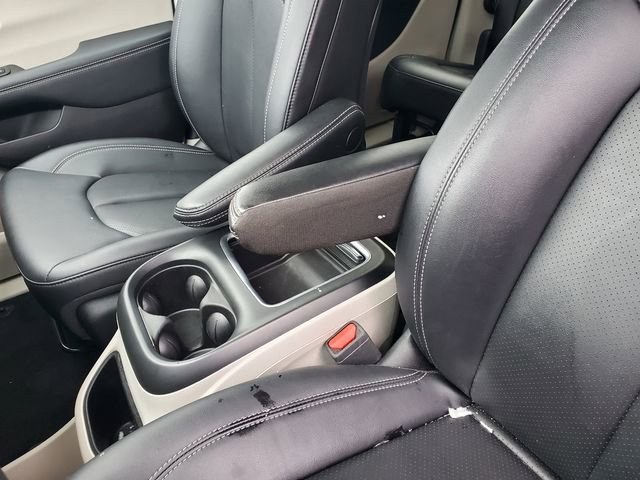 Certified 2024 Chrysler Pacifica Touring-L image 19