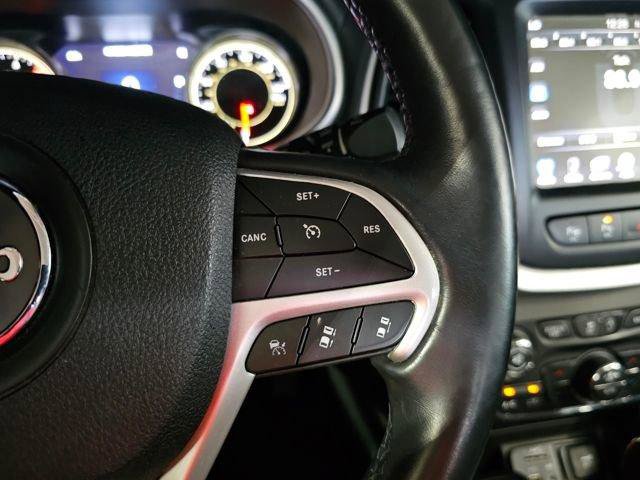 Used 2018 Jeep Cherokee Overland w/ Technology Group AWD/4WD image 26