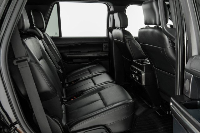 Used 2018 Ford Expedition XLT w/ Equipment Group 202A AWD/4WD image 35