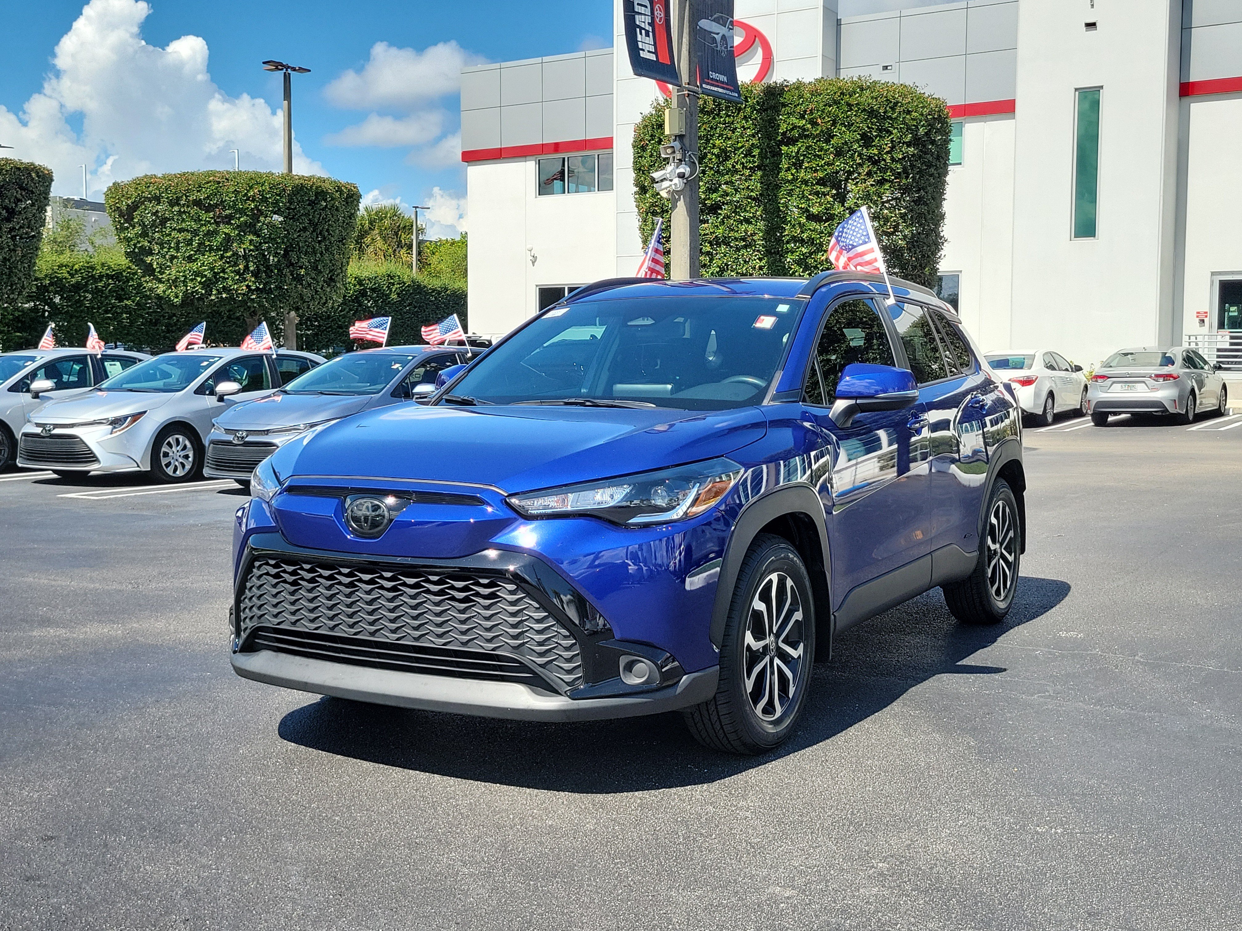 Used 2023 Toyota Corolla Cross AWD Hybrid image 5
