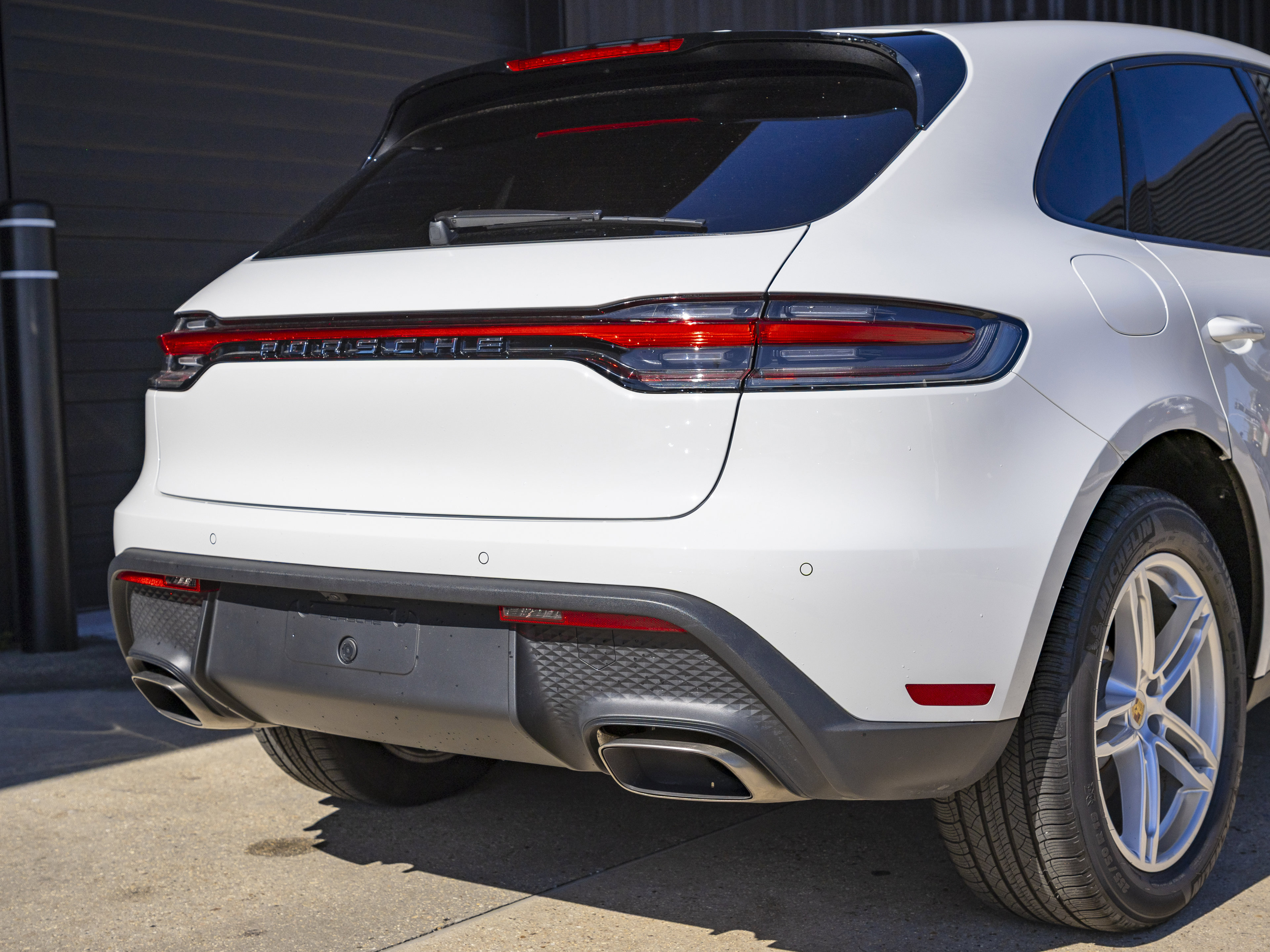 Certified 2025 Porsche Macan image 9