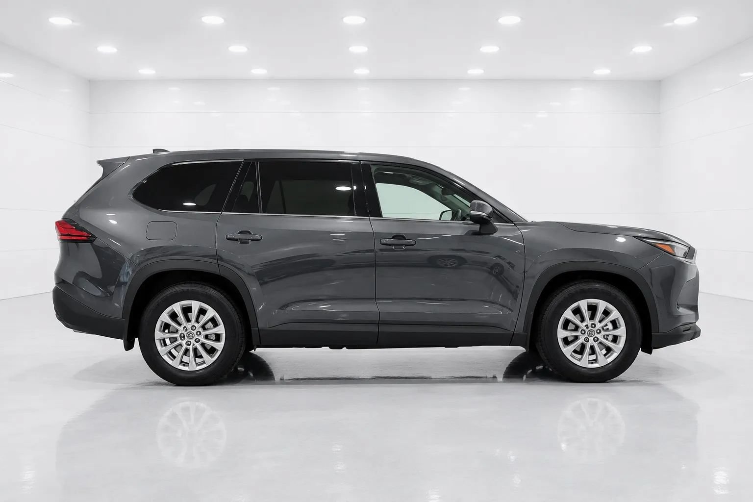 Used 2025 Toyota Grand Highlander AWD image 6