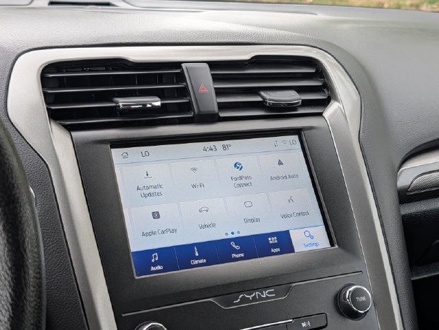 Used 2020 Ford Fusion SE FWD image 19