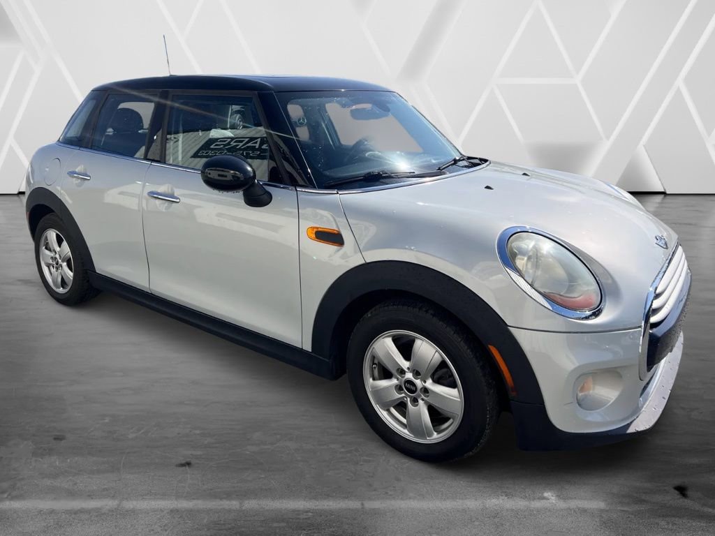 Used 2015 MINI Cooper 4-Door Hardtop image 6
