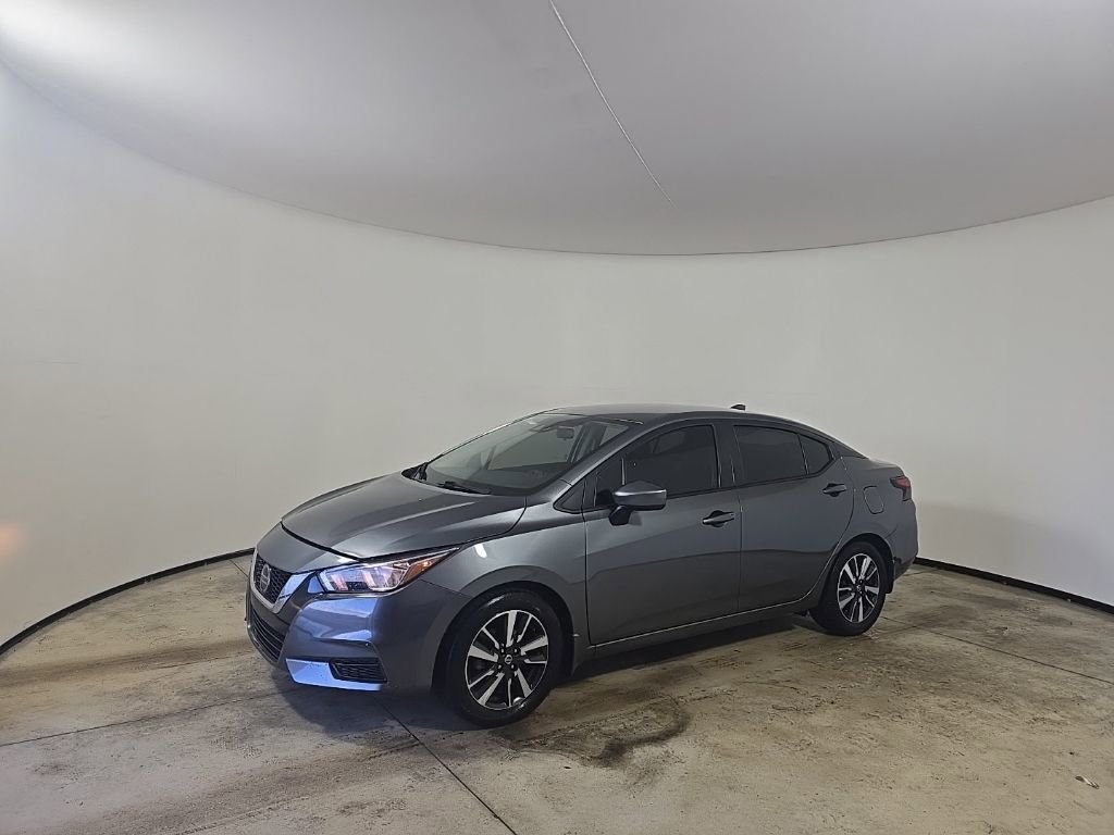 Used 2022 Nissan Versa SV image 2