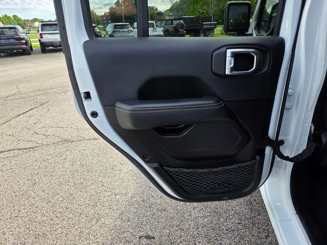 Used 2023 Jeep Wrangler Unlimited Sahara w/ Cold Weather Group AWD/4WD image 16