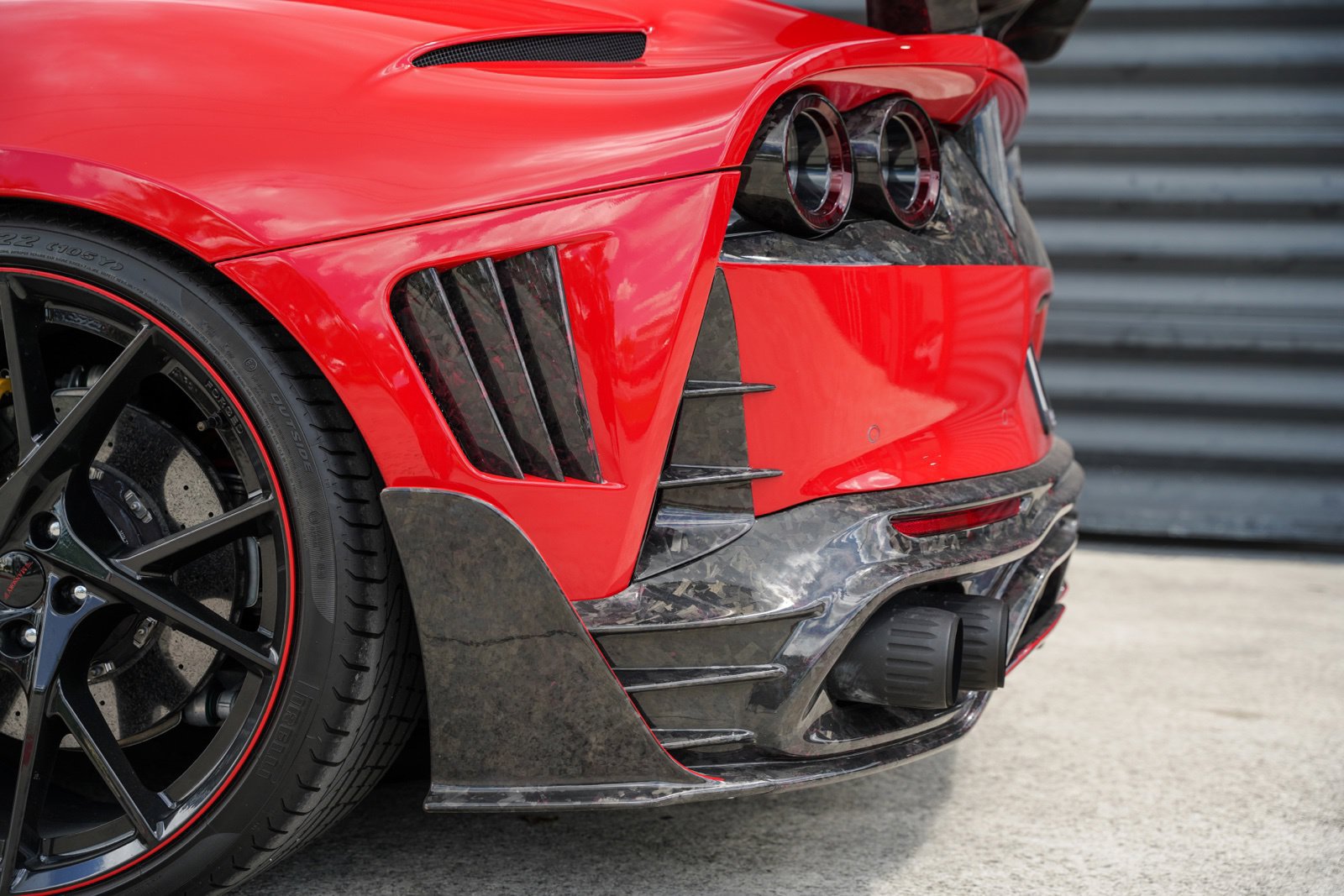 Used 2020 Ferrari 812 Superfast RWD image 10