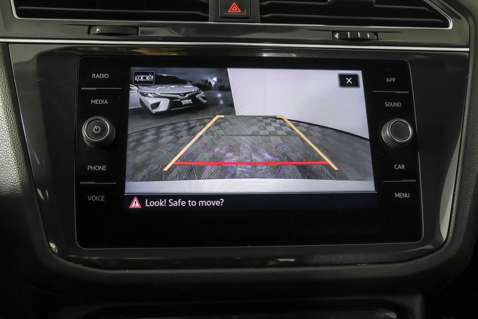 Used 2023 Volkswagen Tiguan SE image 8