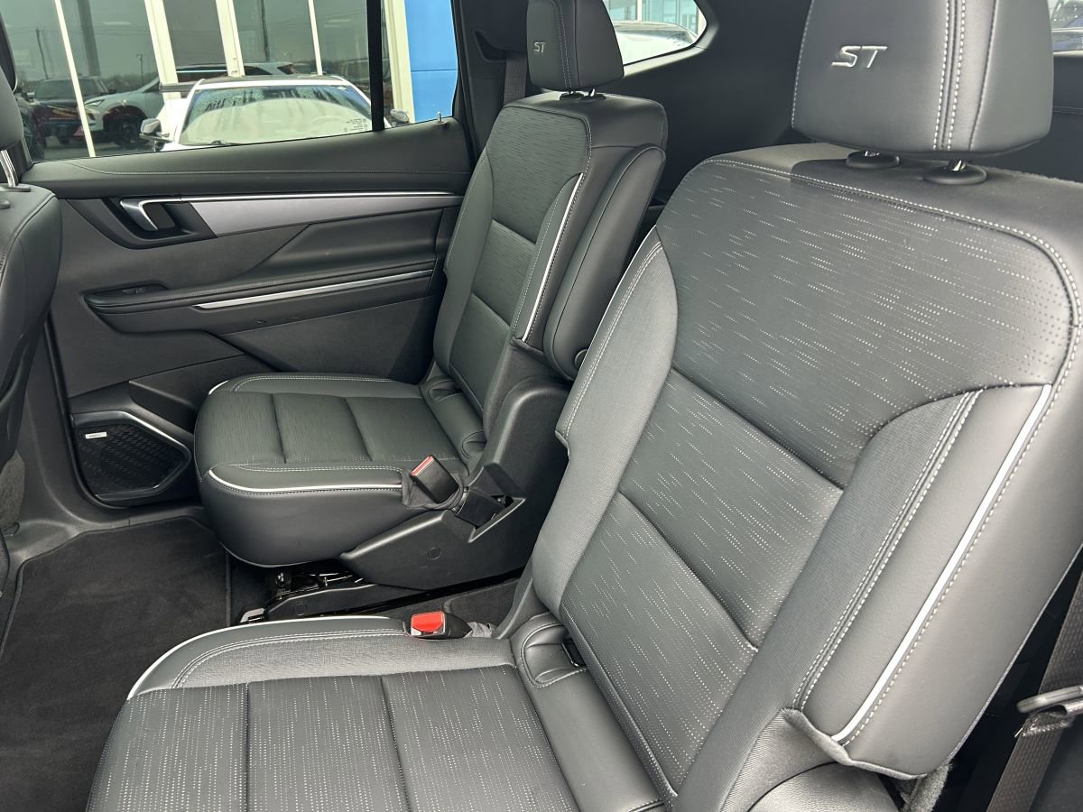 Used 2025 Buick Enclave Sport Touring w/ Power Package image 9