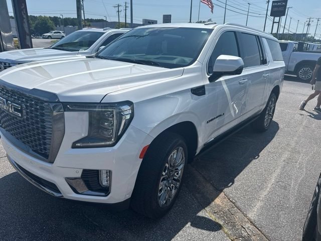 Used 2024 GMC Yukon XL Denali Ultimate AWD/4WD image 7