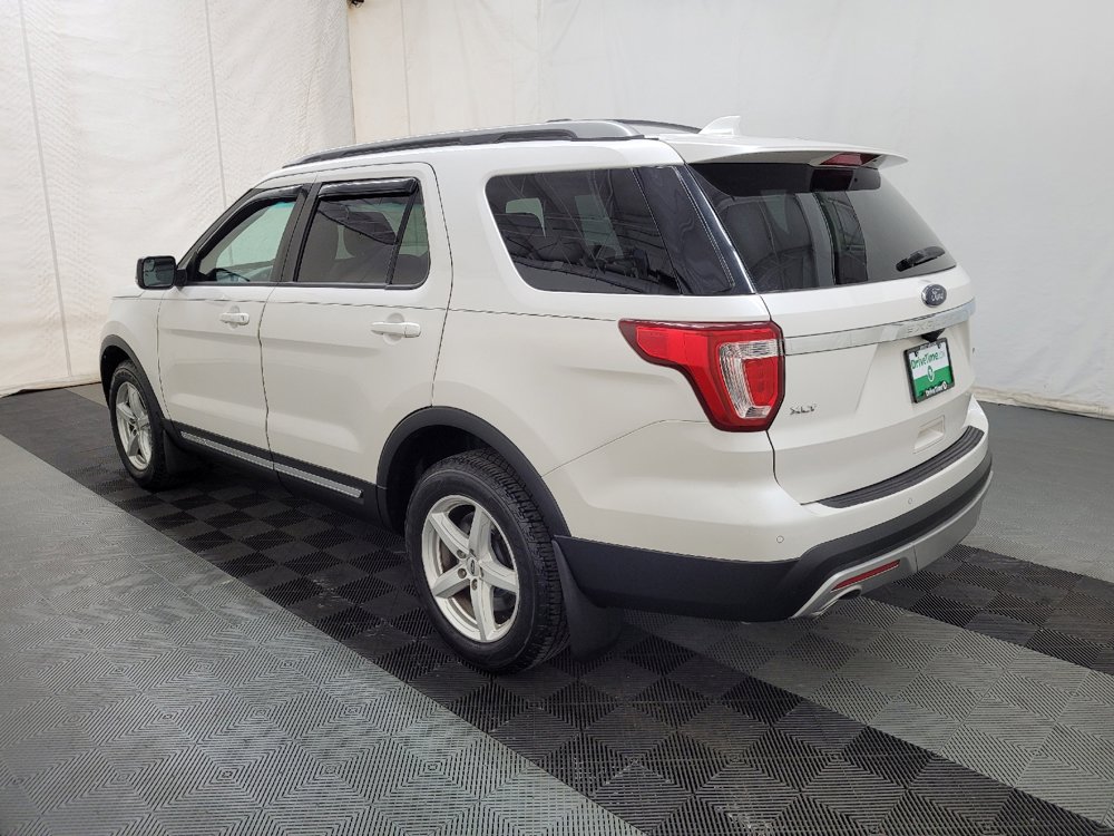 Used 2016 Ford Explorer XLT w/ Equipment Group 202A image 3