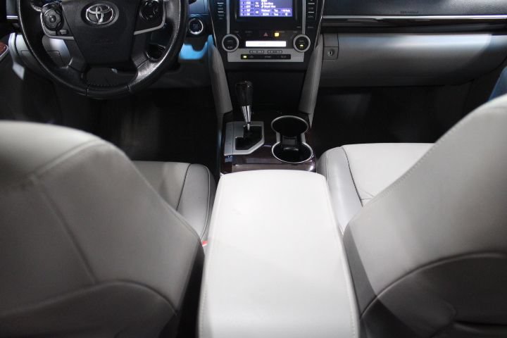 Used 2013 Toyota Camry XLE w/ Leather Pkg FWD image 28