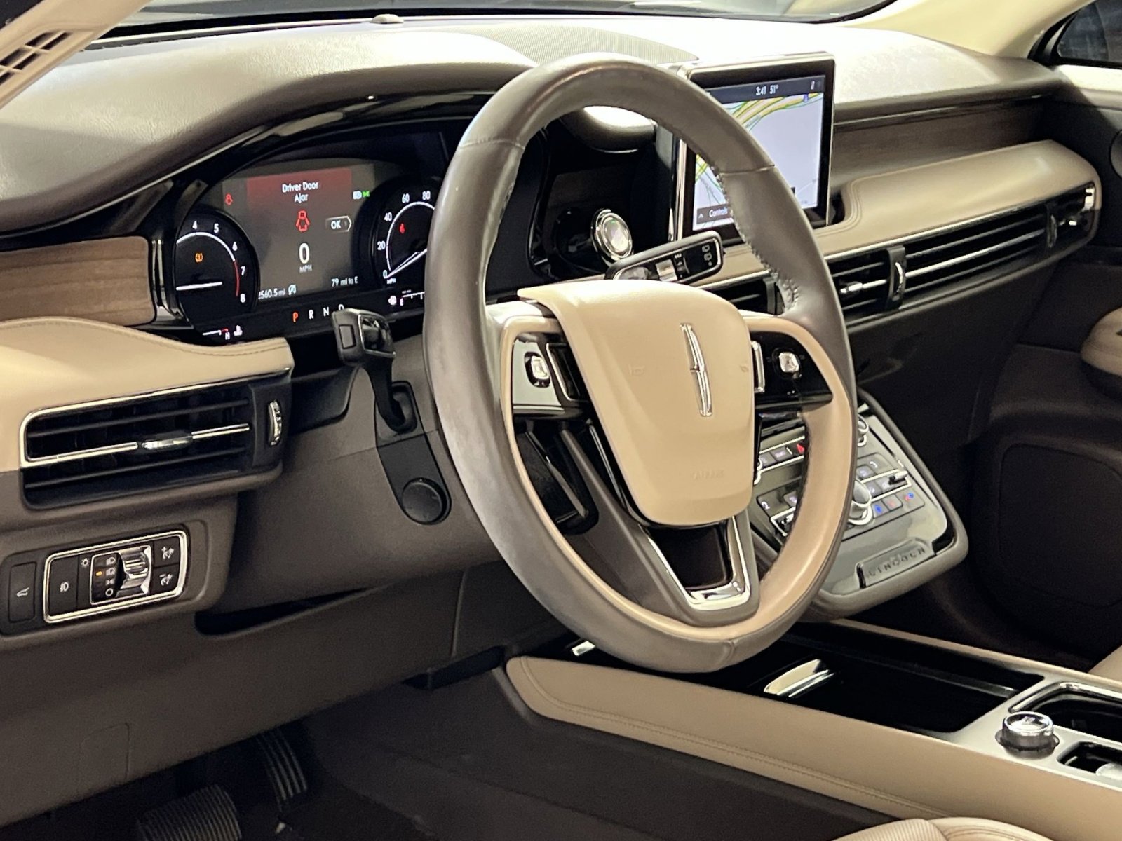 Used 2020 Lincoln Corsair Reserve w/ Elements Package FWD image 17