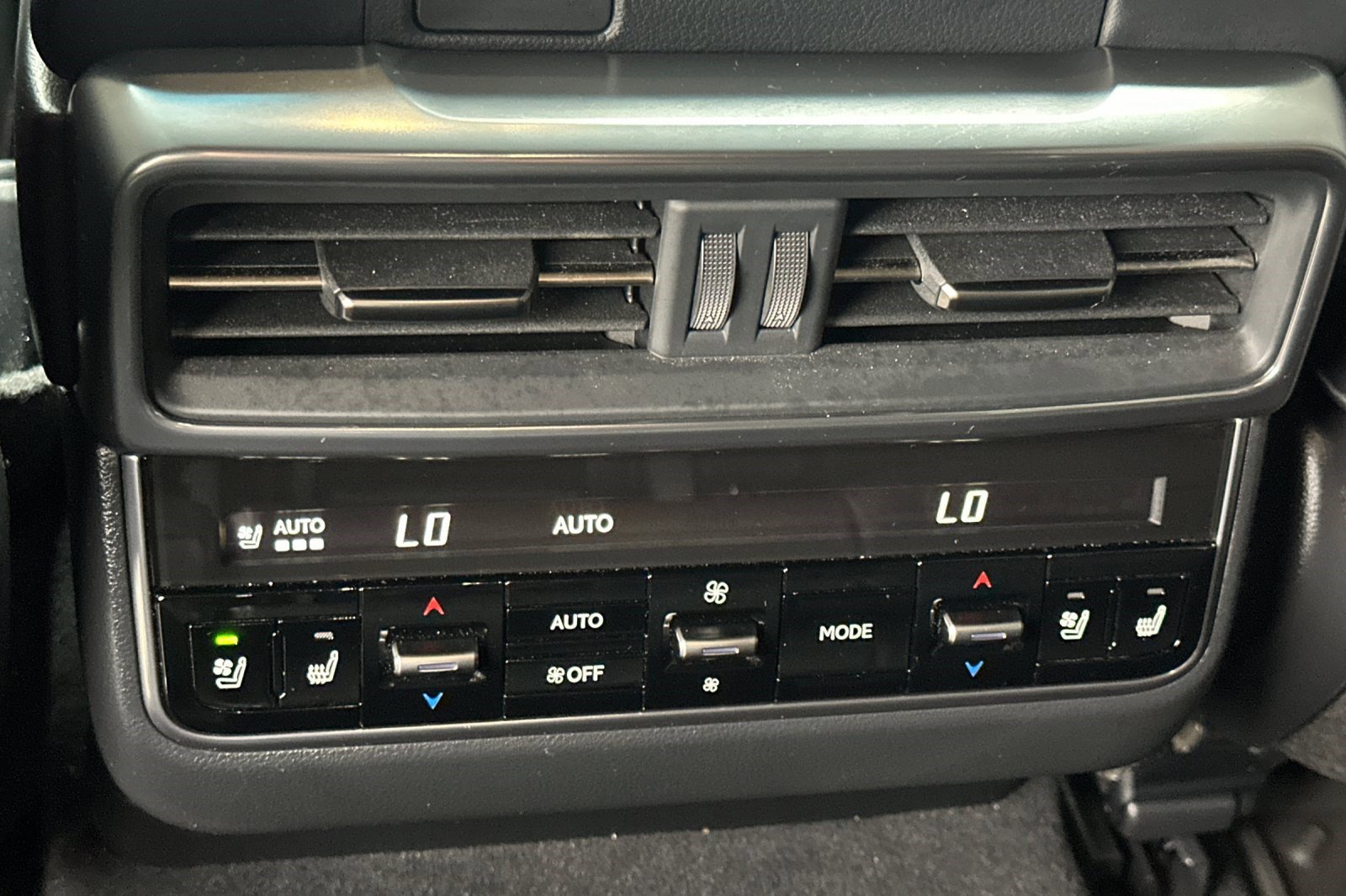 Certified 2025 Lexus LX 600 4WD w/ Appearance Package image 16