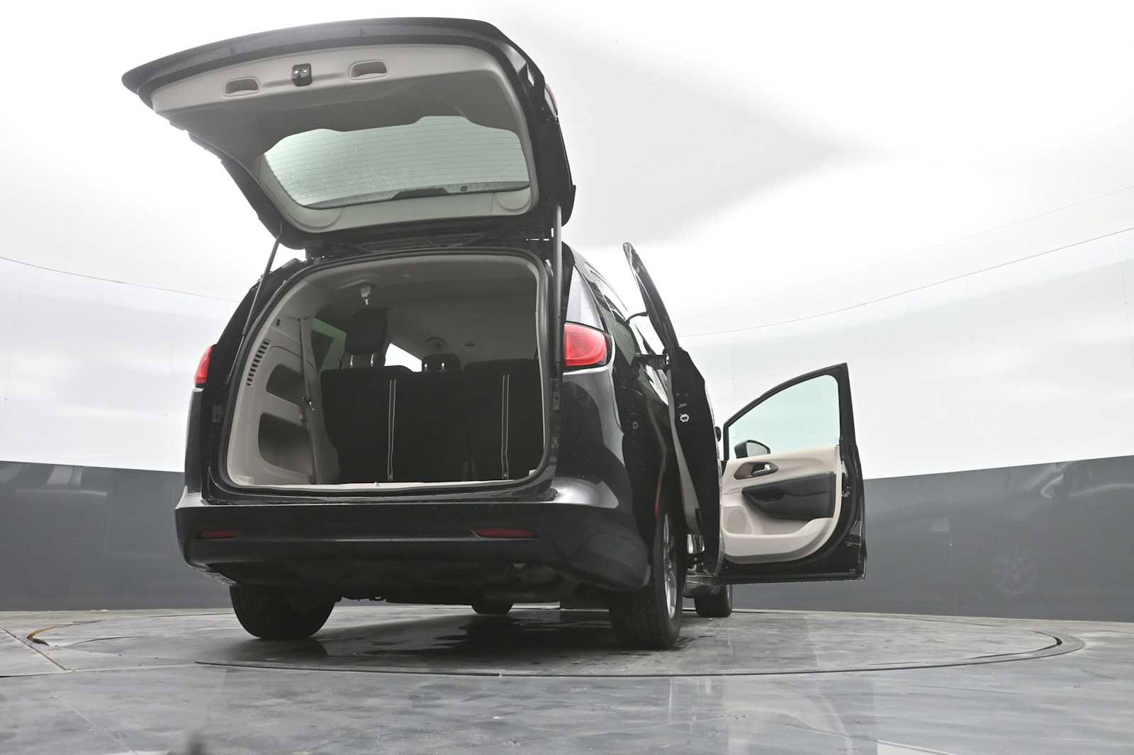 Used 2024 Chrysler Voyager LX FWD image 12