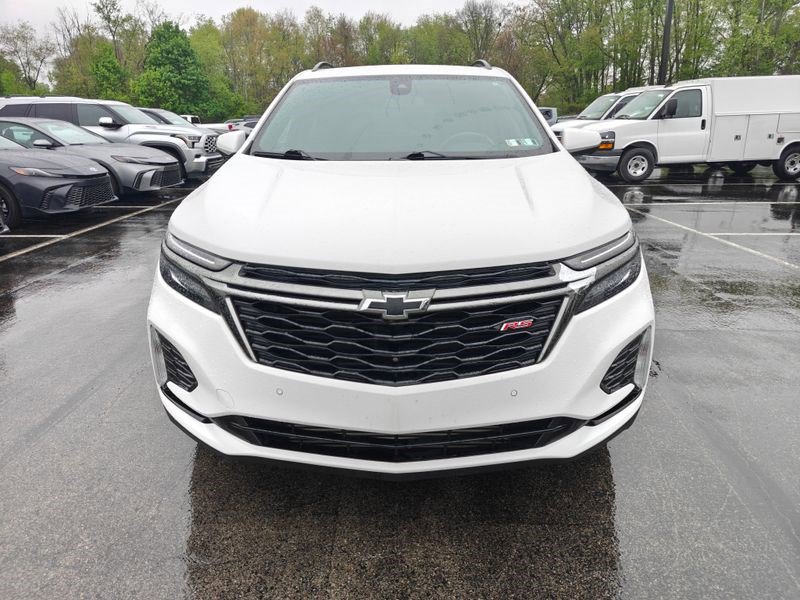 Certified 2022 Chevrolet Equinox RS w/ Infotainment Package AWD/4WD image 2