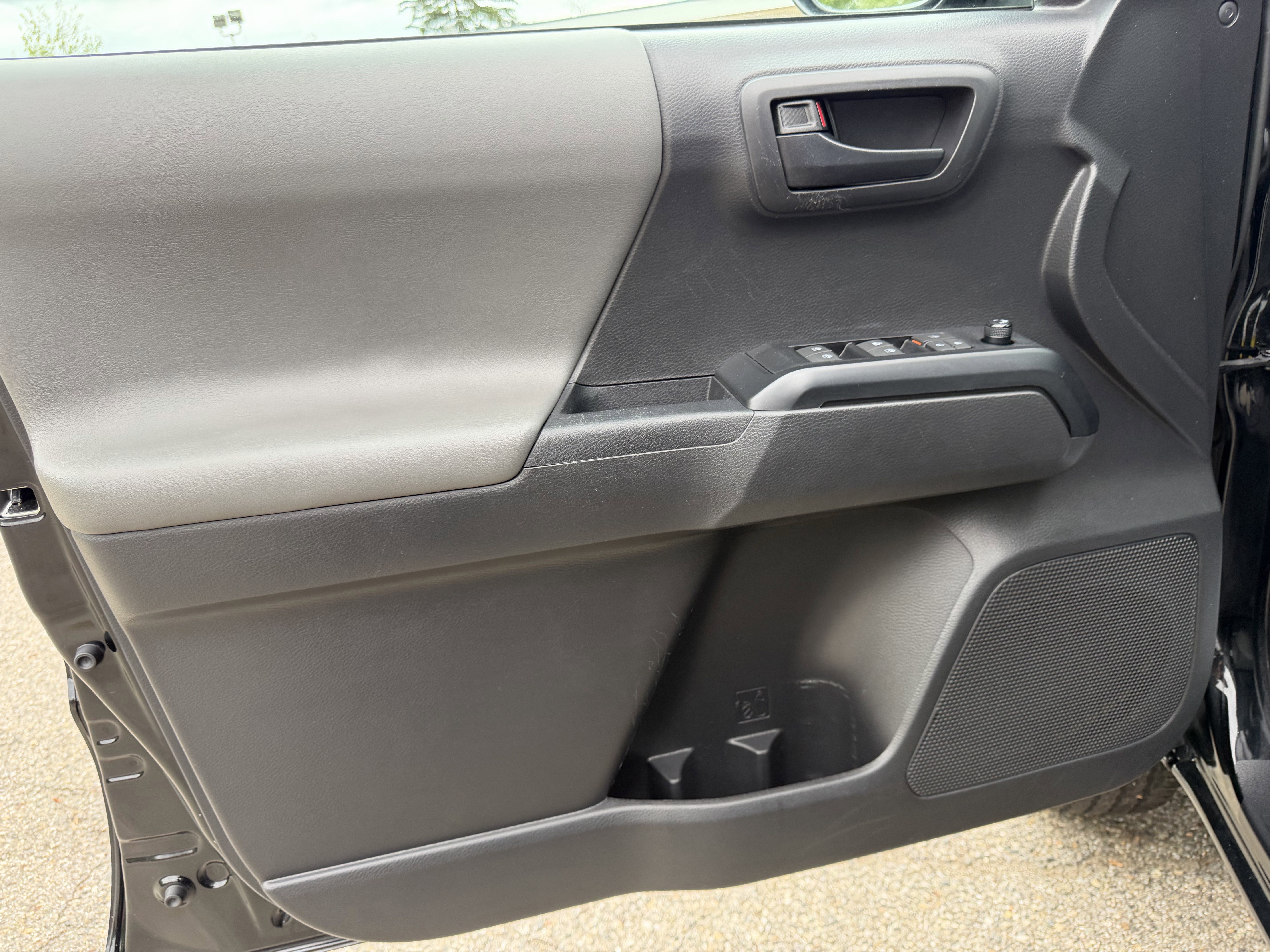 Used 2023 Toyota Tacoma SR AWD/4WD image 13