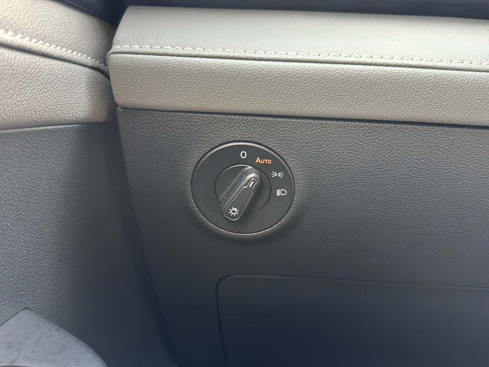 Used 2024 Volkswagen Taos SE image 28