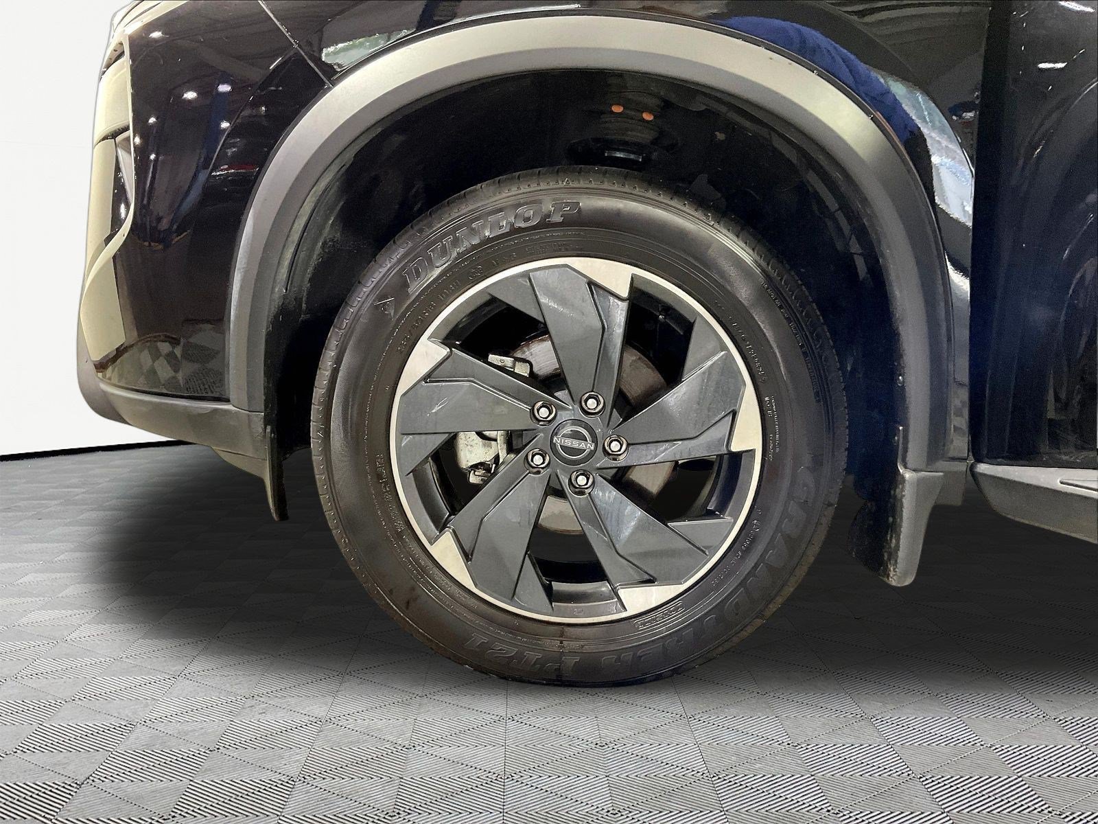 Used 2025 Nissan Rogue SV w/ SV Premium Package FWD image 34