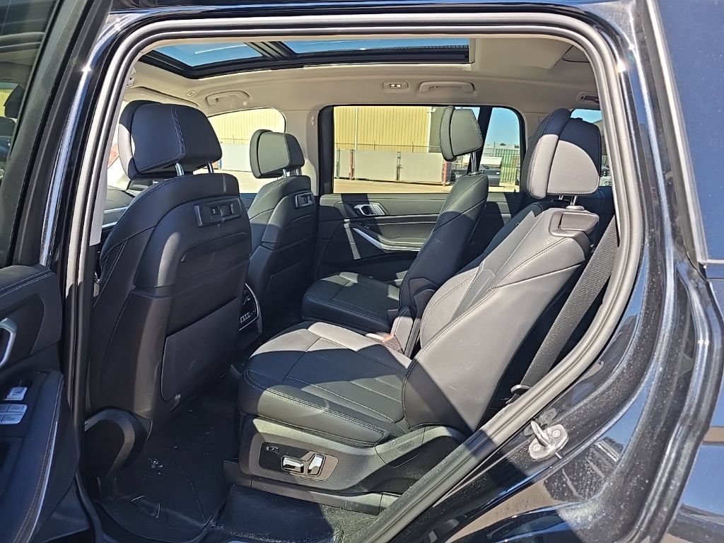 Used 2022 BMW X7 xDrive40i w/ Executive Package AWD/4WD image 19
