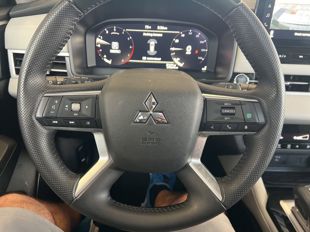 Used 2025 Mitsubishi Outlander SE image 50