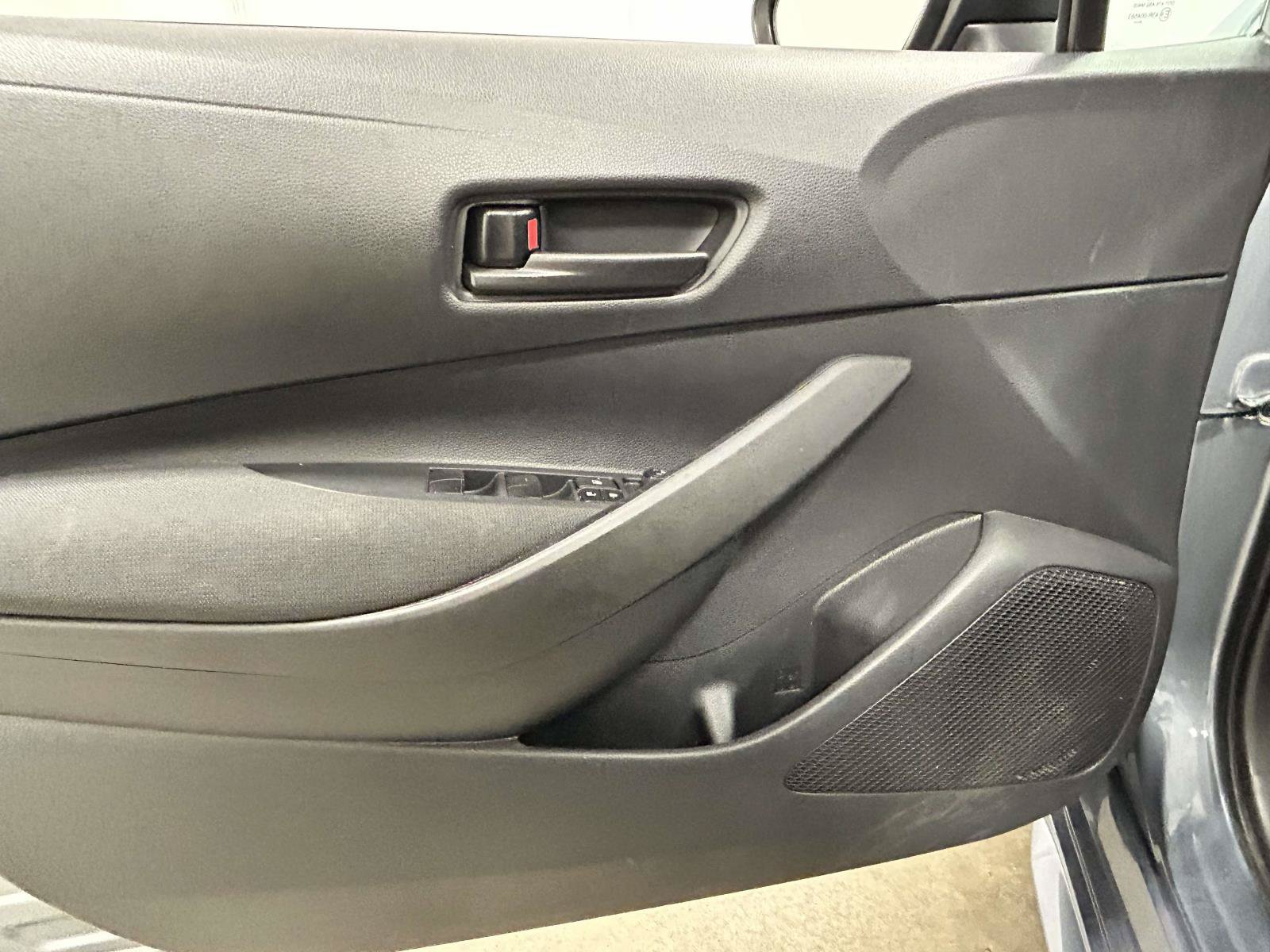 Used 2025 Toyota Corolla LE FWD image 12