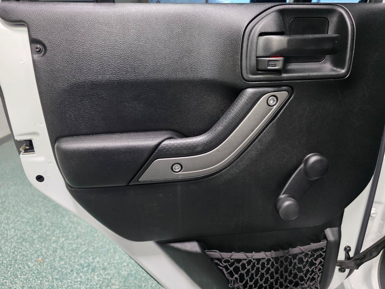 Used 2018 Jeep Wrangler Unlimited Sport w/ Connectivity Group AWD/4WD image 21