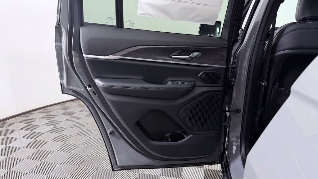 New 2027 Jeep Grand Cherokee Limited AWD/4WD image 29