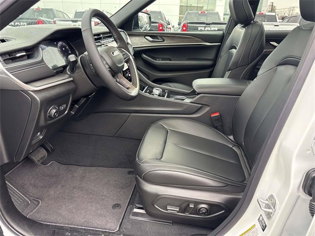 New 2025 Jeep Grand Cherokee L Limited image 10