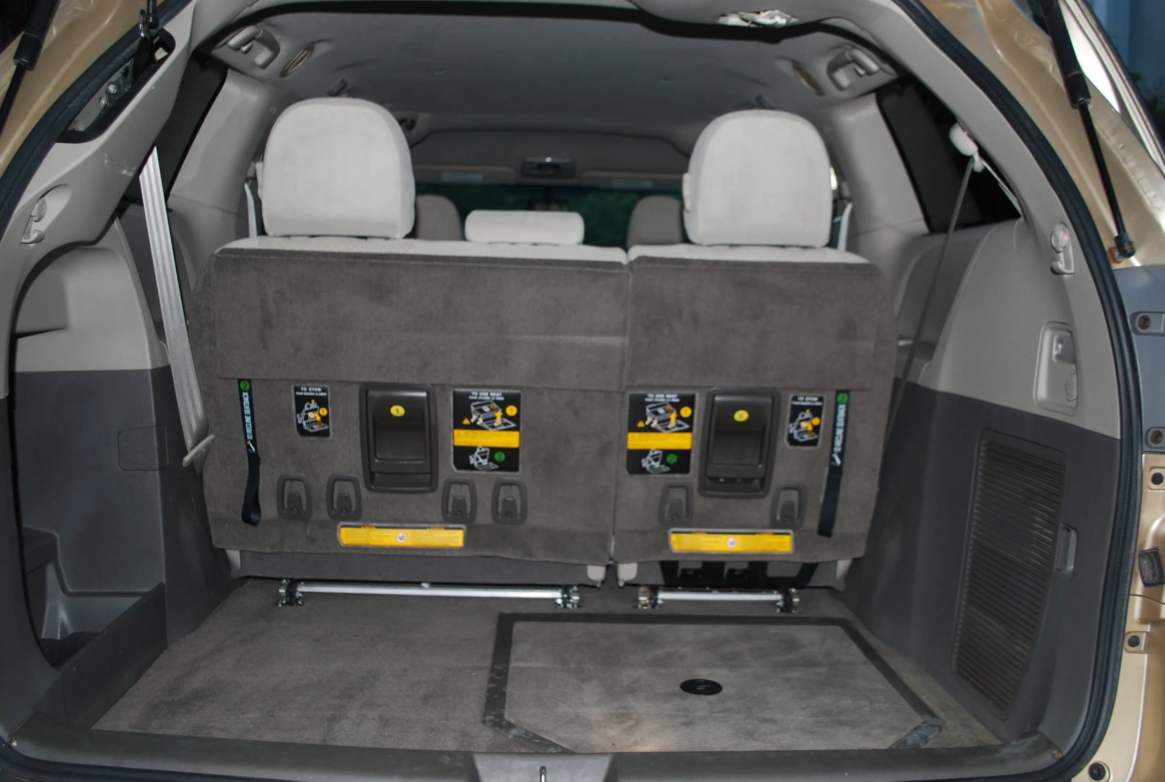 Used 2012 Toyota Sienna LE FWD image 18