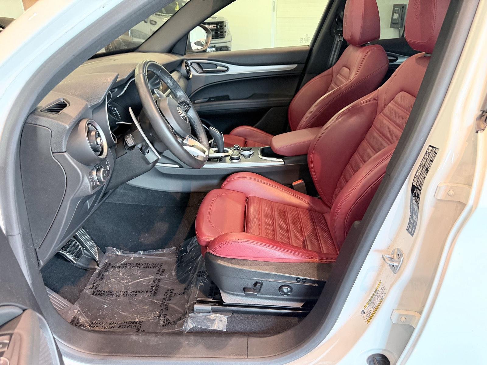 Used 2023 Alfa Romeo Stelvio Veloce AWD/4WD image 34